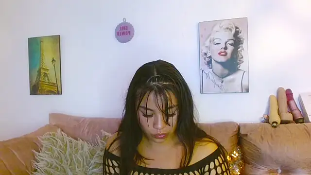 Snapshot of hinataleecs chatting on 01/21/25, 12:18 hinataleecs online show from 01/21/25, 12:18