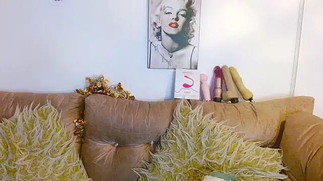 Snapshot of hinataleecs chatting on 02/01/25, 07:47 hinataleecs online show from 02/01/25, 07:47