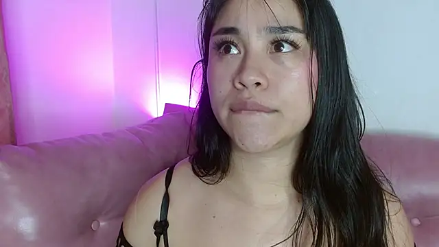 Snapshot of hinataleecs chatting on 12/14/25, 09:03 hinataleecs online show from 12/14/25, 09:03