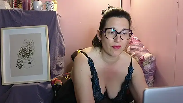 Snapshot of bella-louva chatting on 06/10/26, 06:51 bella-louva online show from 06/10/26, 06:51