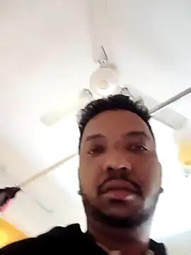 Snapshot of Mmm992170 chatting on 12/22/25, 04:42 Mmm992170 online show from 12/22/25, 04:42