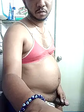 Snapshot of Mmm992170 chatting on 02/06/26, 01:03 Mmm992170 online show from 02/06/26, 01:03