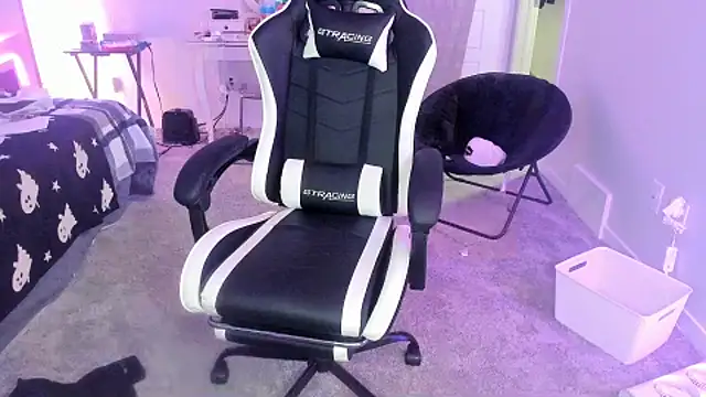 Snapshot of mollygordan chatting on 10/14/25, 03:07 mollygordan online show from 10/14/25, 03:07