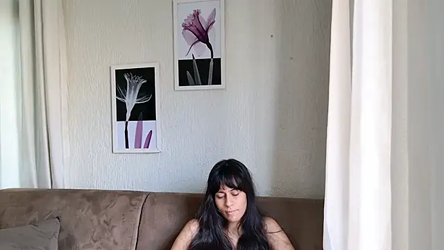 Snapshot of Blue_butterfly chatting on 03/17/25, 12:25 Blue butterfly online show from 03/17/25, 12:25