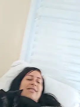 Snapshot of Blue_butterfly chatting on 11/23/25, 06:52 Blue butterfly online show from 11/23/25, 06:52