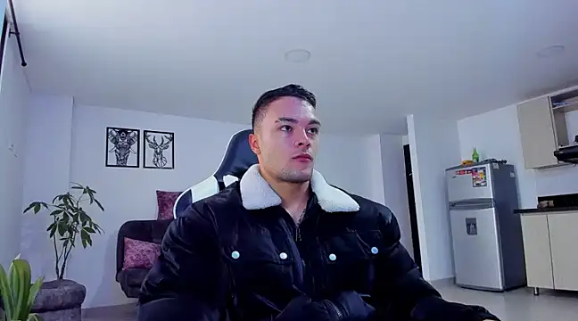 Snapshot of alexander_collin02 chatting on 01/08/25, 01:52 alexander collin02 online show from 01/08/25, 01:52