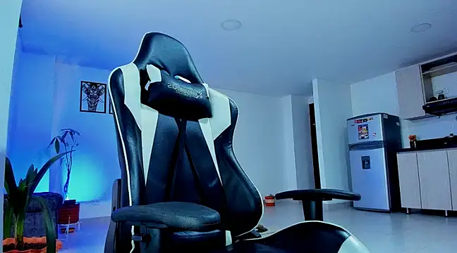 Snapshot of alexander_collin02 chatting on 03/07/25, 01:18 alexander collin02 online show from 03/07/25, 01:18