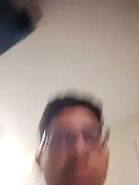 Snapshot of FitGeorge chatting on 11/08/25, 03:39 FitGeorge online show from 11/08/25, 03:39