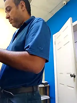 Snapshot of friendsloversex chatting on 09/19/25, 05:46 friendsloversex online show from 09/19/25, 05:46