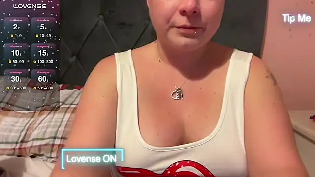 Snapshot of NaughtyWifeUK chatting on 12/03/24, 09:34 NaughtyWifeUK online show from 12/03/24, 09:34