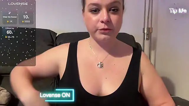 Snapshot of NaughtyWifeUK chatting on 12/07/24, 01:47 NaughtyWifeUK online show from 12/07/24, 01:47