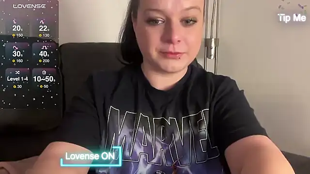 Snapshot of NaughtyWifeUK chatting on 12/13/24, 01:15 NaughtyWifeUK online show from 12/13/24, 01:15