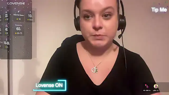 Snapshot of NaughtyWifeUK chatting on 12/29/24, 04:19 NaughtyWifeUK online show from 12/29/24, 04:19