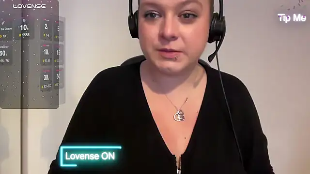 Snapshot of NaughtyWifeUK chatting on 01/05/25, 03:13 NaughtyWifeUK online show from 01/05/25, 03:13