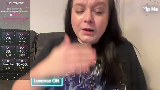 Snapshot of NaughtyWifeUK chatting on 01/26/25, 12:26 NaughtyWifeUK online show from 01/26/25, 12:26