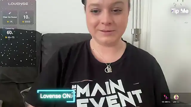 Snapshot of NaughtyWifeUK chatting on 02/07/25, 09:58 NaughtyWifeUK online show from 02/07/25, 09:58