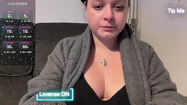 Snapshot of NaughtyWifeUK chatting on 02/16/25, 11:16 NaughtyWifeUK online show from 02/16/25, 11:16