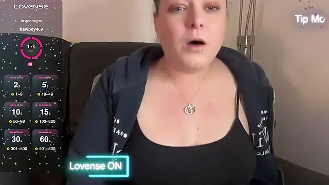 Snapshot of NaughtyWifeUK chatting on 03/05/25, 08:53 NaughtyWifeUK online show from 03/05/25, 08:53