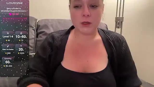 Snapshot of NaughtyWifeUK chatting on 09/24/25, 12:25 NaughtyWifeUK online show from 09/24/25, 12:25