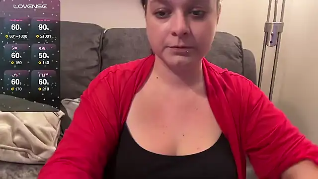 Snapshot of NaughtyWifeUK chatting on 11/14/25, 01:15 NaughtyWifeUK online show from 11/14/25, 01:15