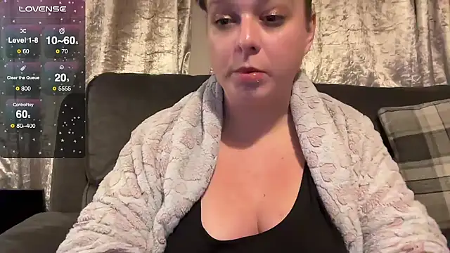 Snapshot of NaughtyWifeUK chatting on 01/09/26, 12:35 NaughtyWifeUK online show from 01/09/26, 12:35