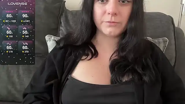 Snapshot of NaughtyWifeUK chatting on 03/21/26, 08:08 NaughtyWifeUK online show from 03/21/26, 08:08