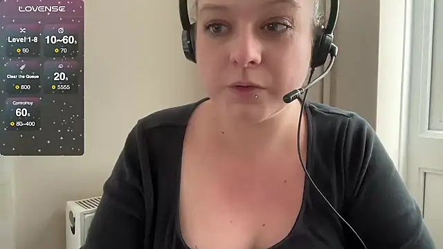 Snapshot of NaughtyWifeUK chatting on 04/15/26, 12:12 NaughtyWifeUK online show from 04/15/26, 12:12
