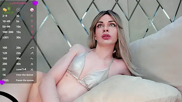 Snapshot of GiselleParton chatting on 12/17/24, 03:49 GiselleParton online show from 12/17/24, 03:49