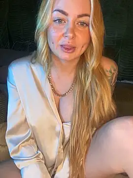 Snapshot of ObviouslyPeachy chatting on 01/08/25, 10:27 ObviouslyPeachy online show from 01/08/25, 10:27