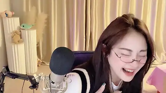 Daisy-77 online show from 02/28/25, 08:39