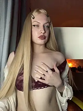 Snapshot of LolaBrattySweetie chatting on 10/15/25, 07:14 LolaBrattySweetie online show from 10/15/25, 07:14