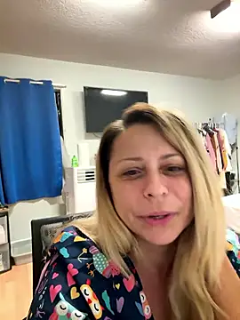 Snapshot of Hotslut187 chatting on 01/11/26, 11:37 Hotslut187 online show from 01/11/26, 11:37