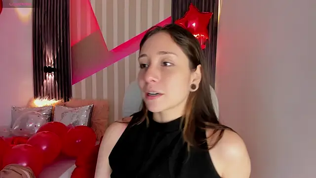 Snapshot of emily_layton chatting on 02/26/25, 02:36 emily layton online show from 02/26/25, 02:36