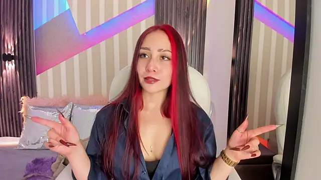 Snapshot of emily_layton chatting on 10/30/25, 02:40 emily layton online show from 10/30/25, 02:40