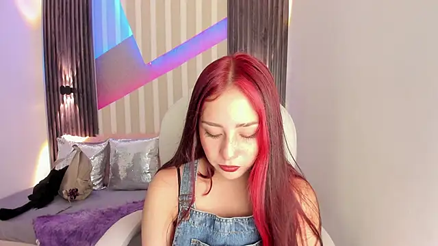 Snapshot of emily_layton chatting on 11/04/25, 02:38 emily layton online show from 11/04/25, 02:38