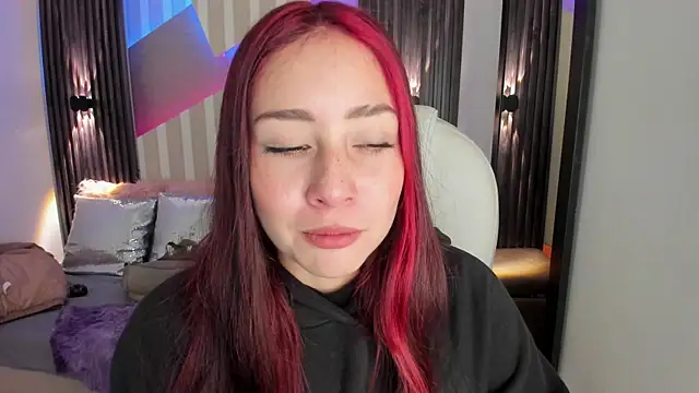 Snapshot of emily_layton chatting on 11/06/25, 02:51 emily layton online show from 11/06/25, 02:51