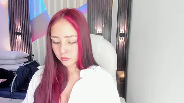 Snapshot of emily_layton chatting on 11/08/25, 02:28 emily layton online show from 11/08/25, 02:28