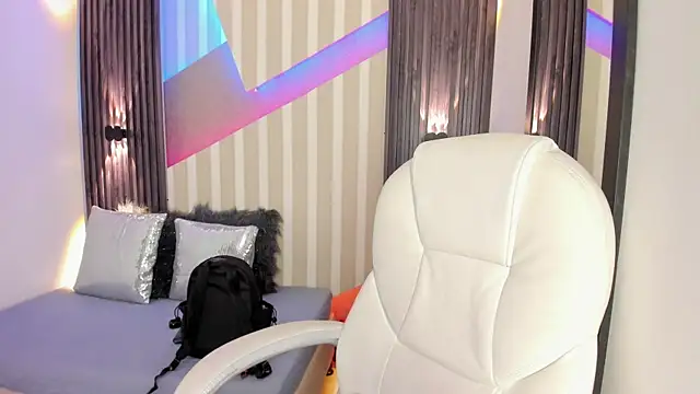 Snapshot of emily_layton chatting on 11/13/25, 03:22 emily layton online show from 11/13/25, 03:22