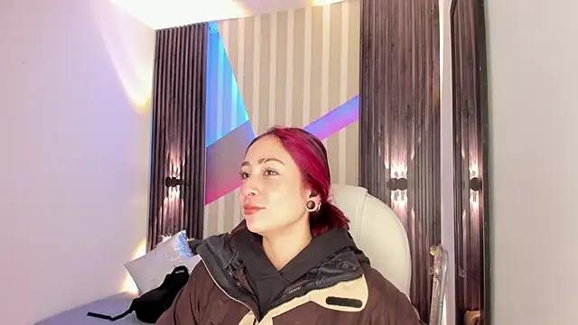 Snapshot of emily_layton chatting on 11/14/25, 02:38 emily layton online show from 11/14/25, 02:38