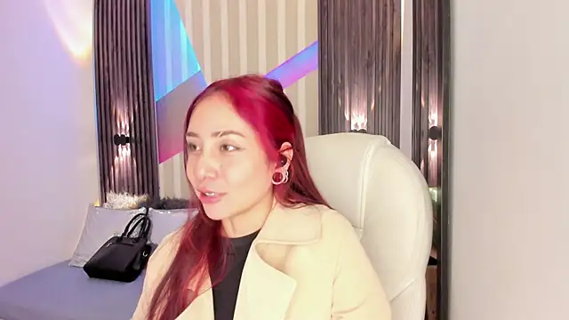 Snapshot of emily_layton chatting on 11/15/25, 03:30 emily layton online show from 11/15/25, 03:30