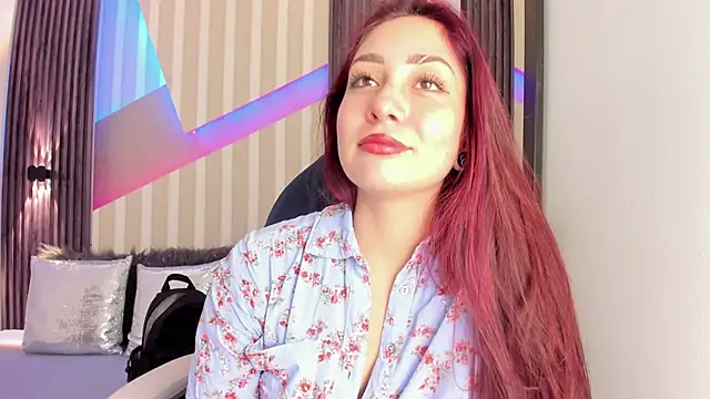 Snapshot of emily_layton chatting on 11/18/25, 03:27 emily layton online show from 11/18/25, 03:27