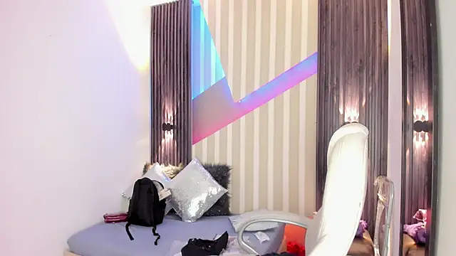 Snapshot of emily_layton chatting on 11/20/25, 02:28 emily layton online show from 11/20/25, 02:28