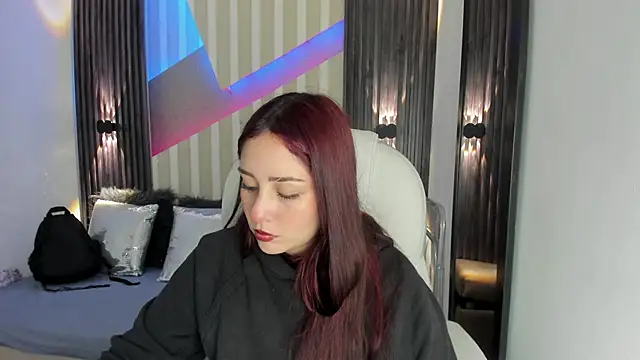 Snapshot of emily_layton chatting on 11/26/25, 03:46 emily layton online show from 11/26/25, 03:46