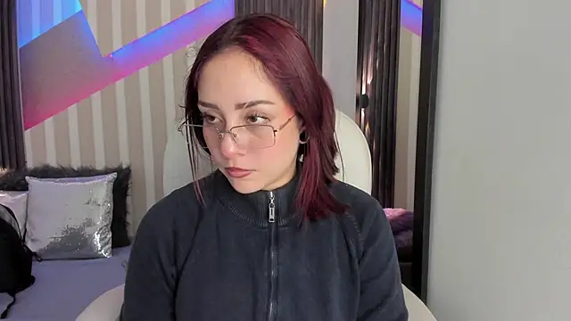 Snapshot of emily_layton chatting on 11/27/25, 02:52 emily layton online show from 11/27/25, 02:52