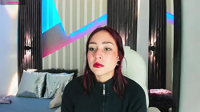 Snapshot of emily_layton chatting on 12/01/25, 02:44 emily layton online show from 12/01/25, 02:44