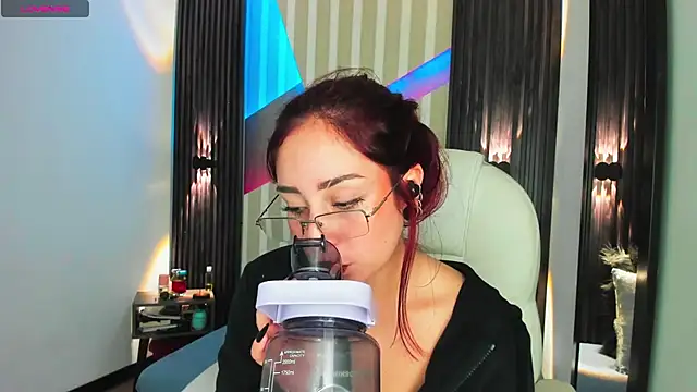 Snapshot of emily_layton chatting on 12/02/25, 02:45 emily layton online show from 12/02/25, 02:45