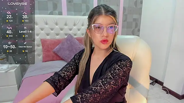 Snapshot of SEXMILLA_ chatting on 03/05/25, 04:45 SEXMILLA  online show from 03/05/25, 04:45