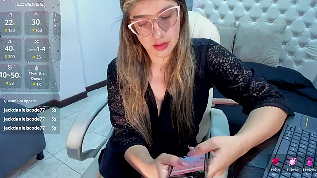 Snapshot of SEXMILLA_ chatting on 03/15/25, 08:48 SEXMILLA  online show from 03/15/25, 08:48