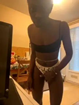 Snapshot of pupine35 chatting on 11/19/25, 11:32 pupine35 online show from 11/19/25, 11:32