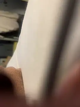 Snapshot of pupine35 chatting on 02/13/26, 02:57 pupine35 online show from 02/13/26, 02:57